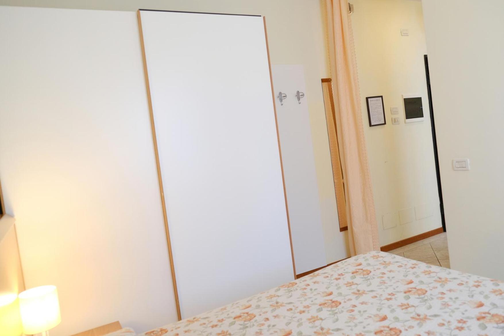 Residenza Carracci Aparthotel Bologna Bagian luar foto