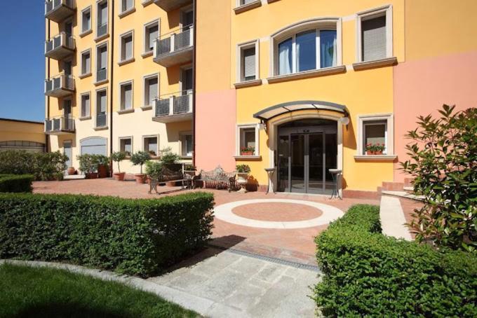 Residenza Carracci Aparthotel Bologna Bagian luar foto