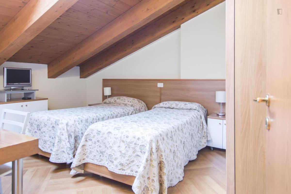 Residenza Carracci Aparthotel Bologna Bagian luar foto